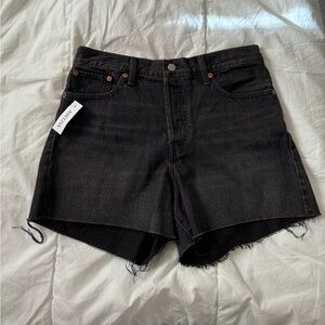 Levi’s Wedgie Short in Black Magic. Size 29. BNWT 🏷️